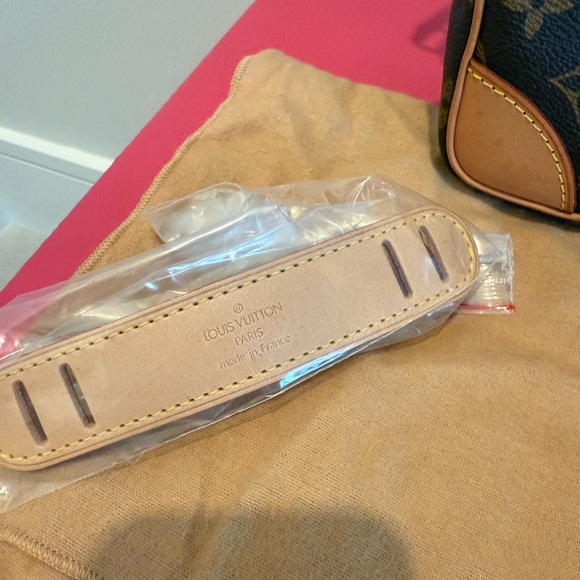 Louis Vuitton Amazone 22 - Picture 2 of 7